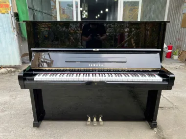 Yamaha U2H